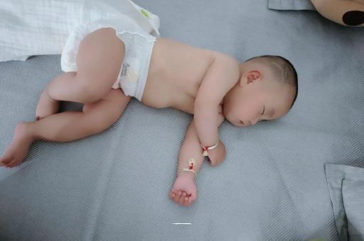 临猗三个月宝宝抬头不稳